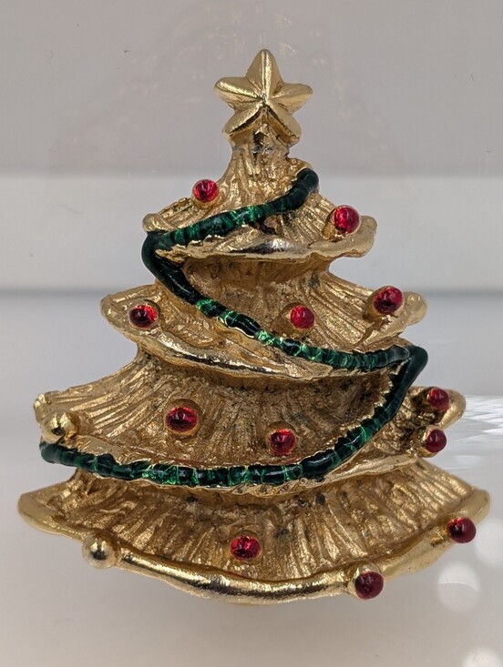 Boutique Jewelry - Vintage Brooch Gold Tone Holiday Christmas Tree Pin Brooch Green Red Enamel C60